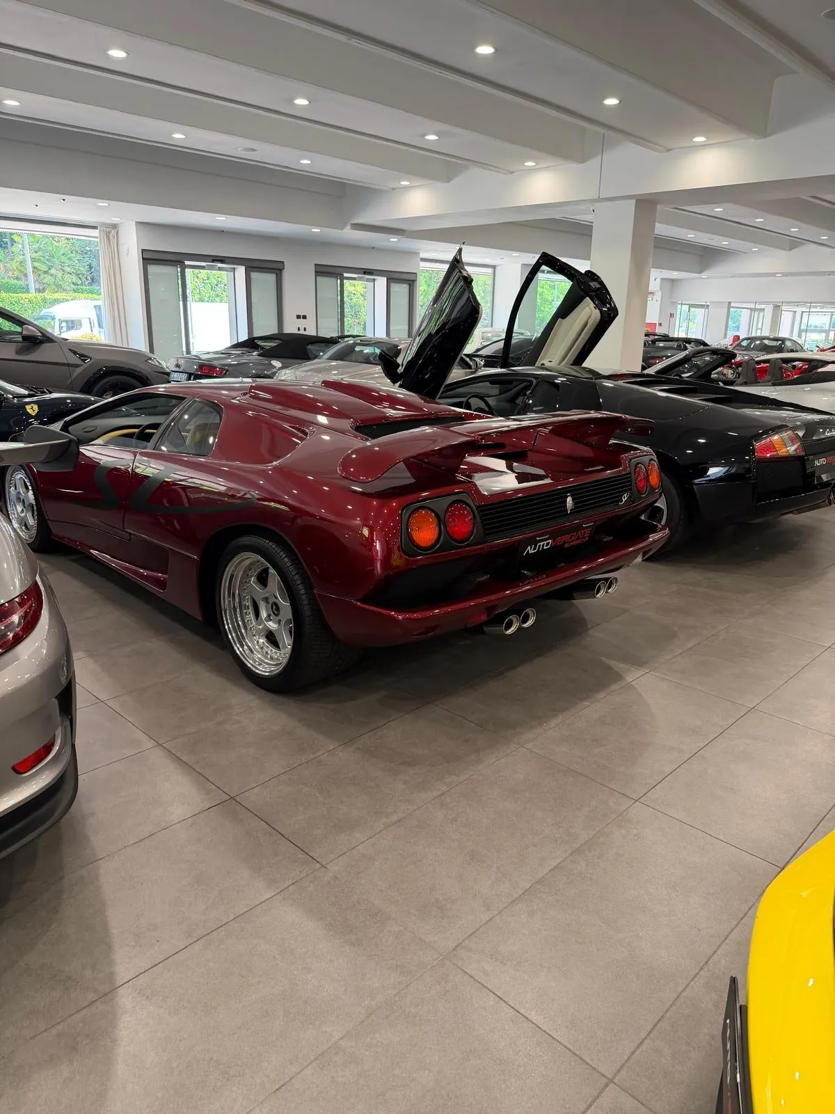 Auto Vergiate — Lamborghini Diablo SV dans le showroom