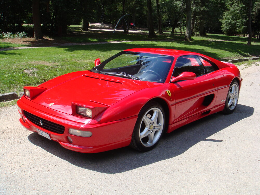 Ferrari F355 de trois quarts avant