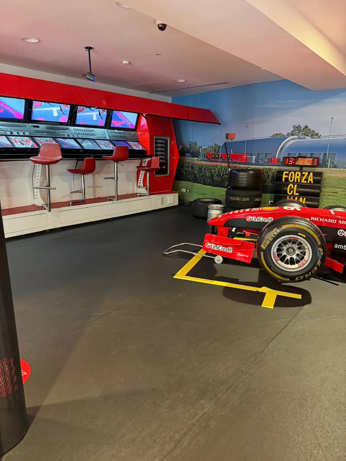 Reconstitution du mur des stands de Fiorano