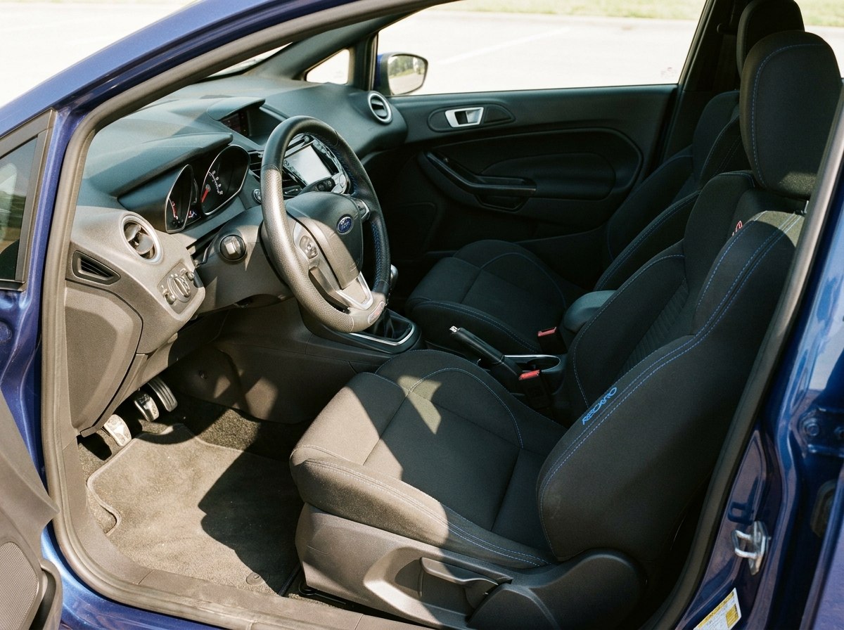 Intérieur Ford Fiesta ST : sièges Recaro à maintien marqué et volant épais