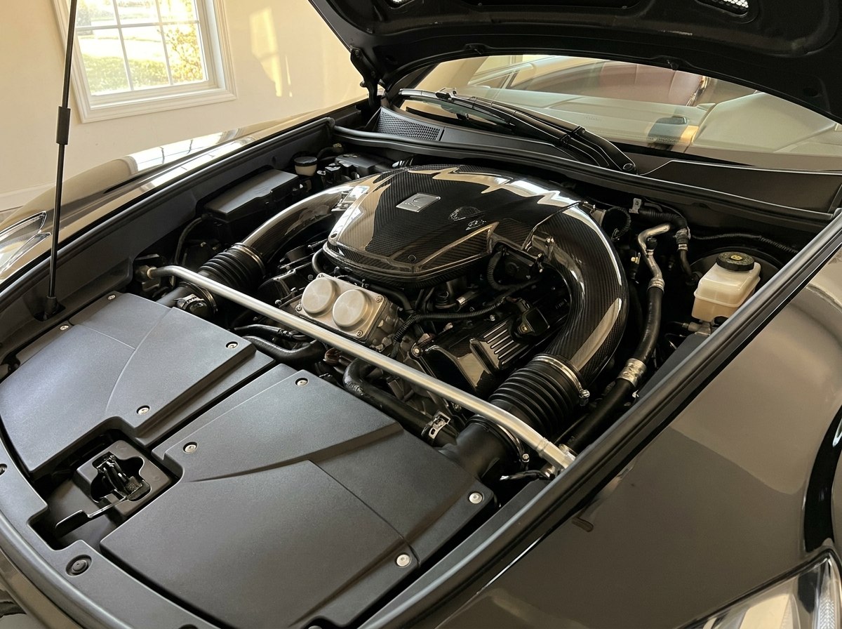 Moteur Lexus LFA : V10 1LR-GUE 4.8 sous le capot, caches carbone