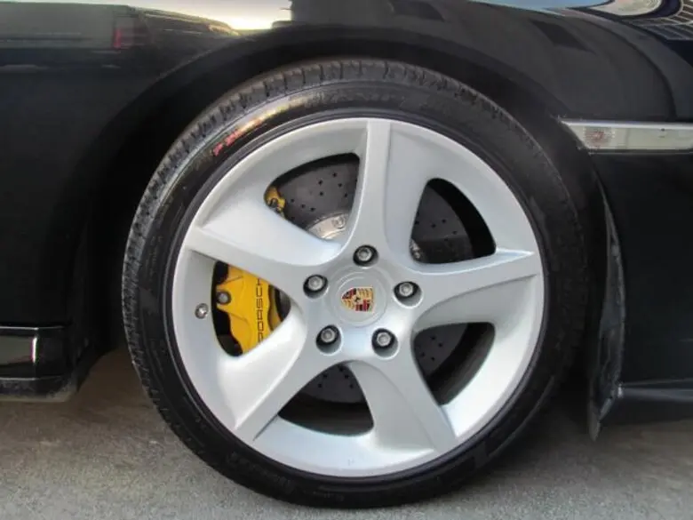 Jante et étrier jaune PCCB de la 996 Turbo S